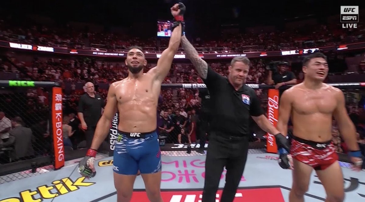 Resultados: Johnny Walker vence a Zhang Mingyang por TKO (golpes) en el 2do round. #UFCShanghai
