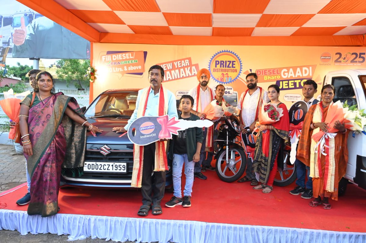 IOCL_ODISHA's tweet photo. 🏆 ODSO Hosts Grand Prize Distribution Ceremony for Flagship Campaigns “NewYearDhamaka” “Diesel Bharo Gaadi Jeeto” at Swagat RO Baba Sai Fuel,Tamando,BBSR
 #customerloyaltyengagement by #RetailSalesteam  with prizes handed over to winners
by  CGM&amp;SH ODSO &amp; SRH  @IndianOilcl https://t.co/0Qu7X8x2m1