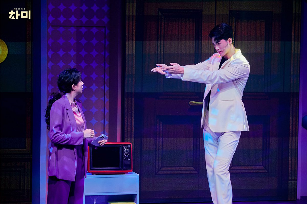 Musical_ChaMe's tweet image. [#뮤지컬 #차미] 🧩

📸 공연사진 피드 11 💖

❝ 이건 오래된 게임의 규칙 ❞

-

𝐌𝐔𝐒𝐈𝐂𝐀𝐋 𝐂𝐇𝐀𝐌𝐄 😍📱
𝟮𝟬𝟮𝟱.𝟱.𝟮𝟵 - 𝟴.𝟮𝟰