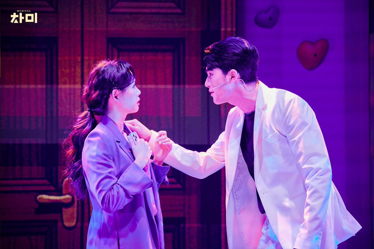 Musical_ChaMe's tweet image. [#뮤지컬 #차미] 🧩

📸 공연사진 피드 11 💖

❝ 이건 오래된 게임의 규칙 ❞

-

𝐌𝐔𝐒𝐈𝐂𝐀𝐋 𝐂𝐇𝐀𝐌𝐄 😍📱
𝟮𝟬𝟮𝟱.𝟱.𝟮𝟵 - 𝟴.𝟮𝟰