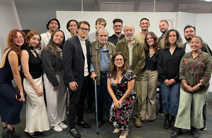 Una veintena de jóvenes poetas, entre ganadores y finalistas del Concurso Nacional de Poesía Joven Rafael Cadenas, fueron reconocidos el 14 de agosto de 2025 por <a href="/Banesco/">Banesco Banco Universal</a>, <a href="/Poeteca1/">Fundación La Poeteca</a>, <a href="/AutoresVzlanos/">Autores Venezolanos</a> y <a href="/TeamPoetero/">Team Poetero</a>.

Conoce más detalles:
pasionpais.net/cultura/concur…