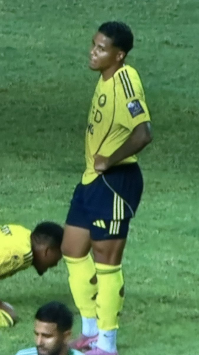 الحشره هذا ليه جالس في النصر ويطلعون أوتافيو من النادي  #نهايي_كاس_السوبر_السعودي