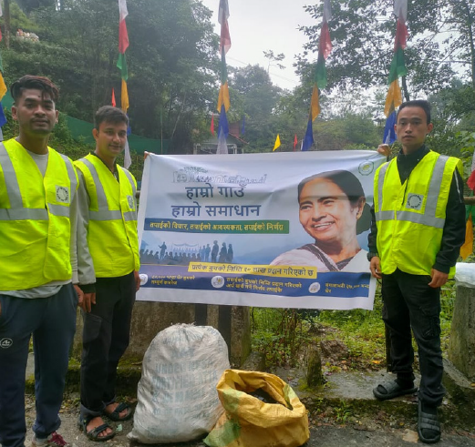 Under Amader Para, Amader Samadhan (Hamro Gaon, Hamro Samadhan), Rangli Rangliot Block set an inspiring example of people’s participation. Led by BDO, Takdah GP &amp; youth groups, a community drive collected and managed 4,600+ kg of waste from villages responsibly.