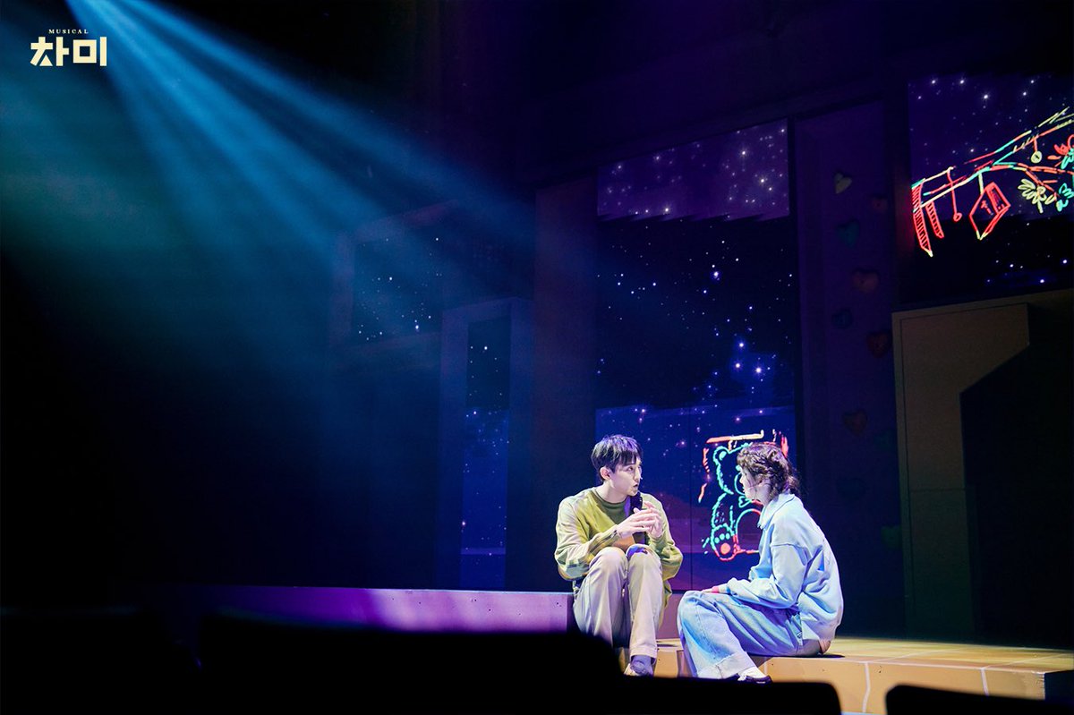 Musical_ChaMe's tweet image. [#뮤지컬 #차미] 🧩

📸 공연사진 피드 14 💖

❝ 진열장 속 상품처럼 반짝이지는 않지만
이 상처들이 내 삶의 흔적
이것이 나, 이 스크래치 ❞

-

𝐌𝐔𝐒𝐈𝐂𝐀𝐋 𝐂𝐇𝐀𝐌𝐄 😍📱
𝟮𝟬𝟮𝟱.𝟱.𝟮𝟵 - 𝟴.𝟮𝟰