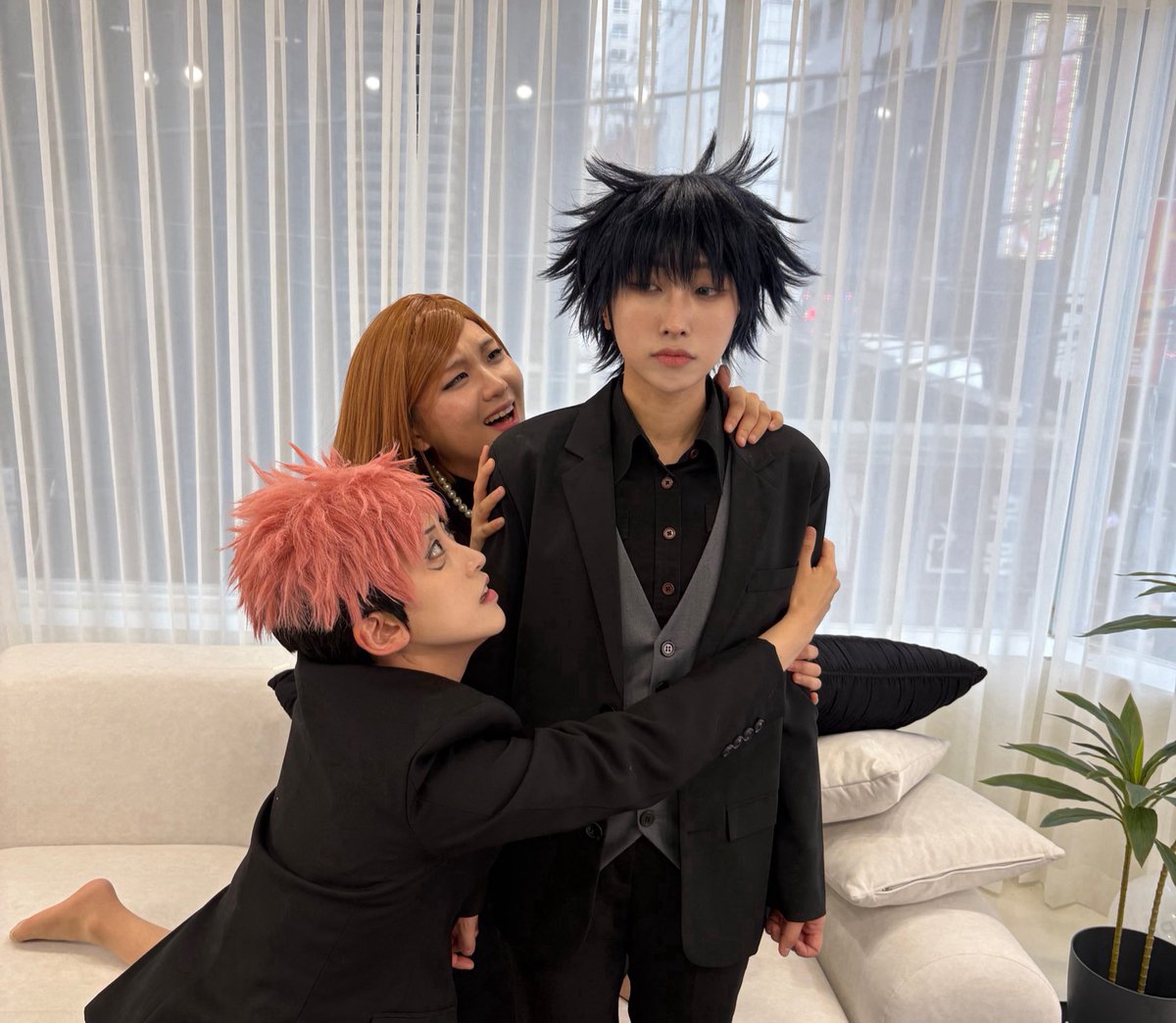 1학년즈

이타도리 유지 <a href="/blue0v0white/">청백📸</a> 
쿠기사키 노바라 <a href="/straydog_cos/">스독</a> 
후시구로 메구미 나

#cosplay #주술회전 #JujutsuKaisen