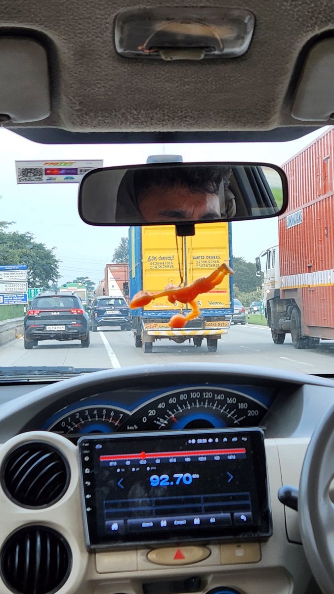 hothead_dragon's tweet image. NICE road is supposed to be fast moving.

All these trucks and slow moving vehicles covering all the lanes.

@blrcitytraffic #bengaluru #traffic #NICERoad