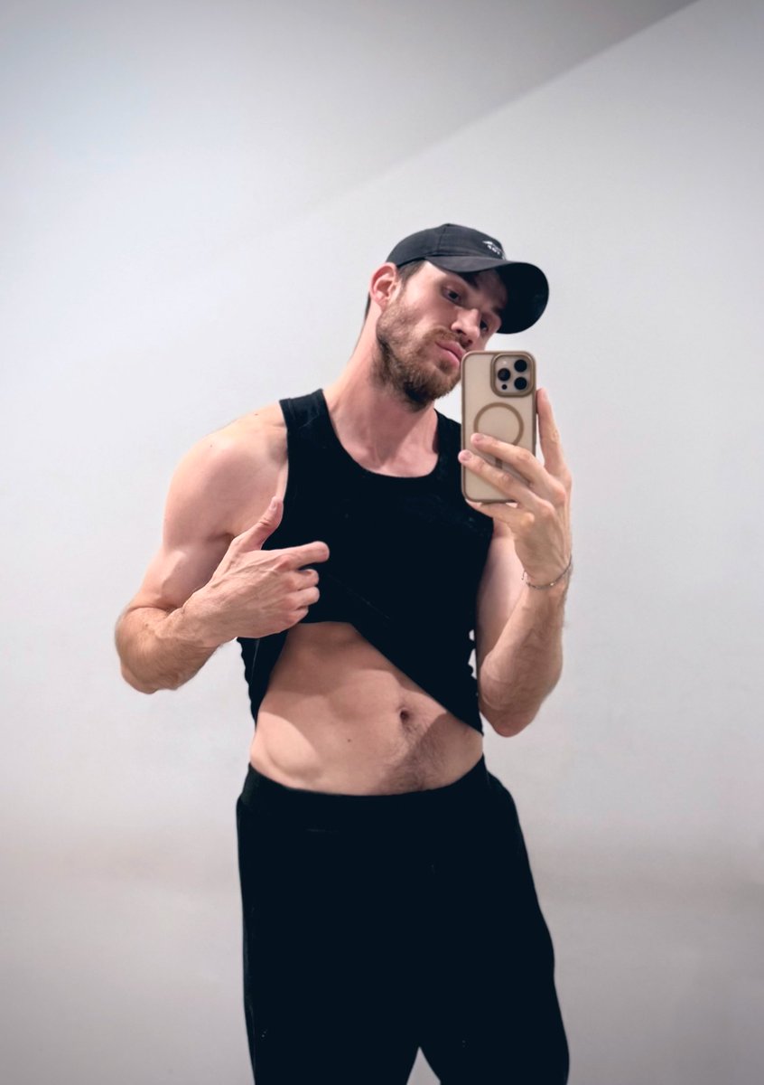 No words.
Just your eyes on me. 

#LGBTQIAAugust