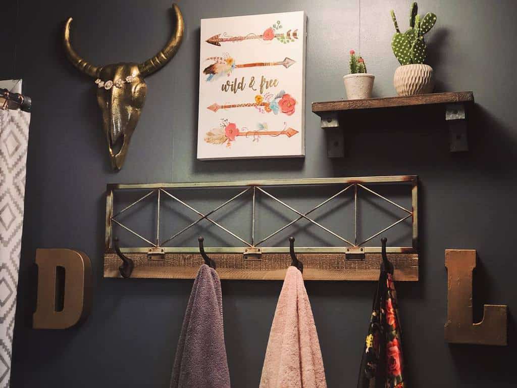 REOBrokerAz's tweet image. Ready to elevate your home? Discover these chic wall decor ideas that can transform any room and bring a fresh look to your space! 😉

#HomeImprovements #HomeImprovementIdeas #Decors #WallDecors
 LocalInfoForYou.com/331825/wall-de…