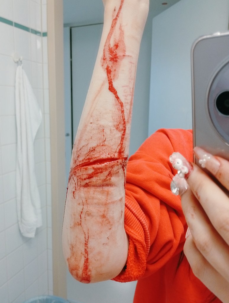 My blade got taken, so I stole  butter knife from lunch</3
#shtwt #beanstwt