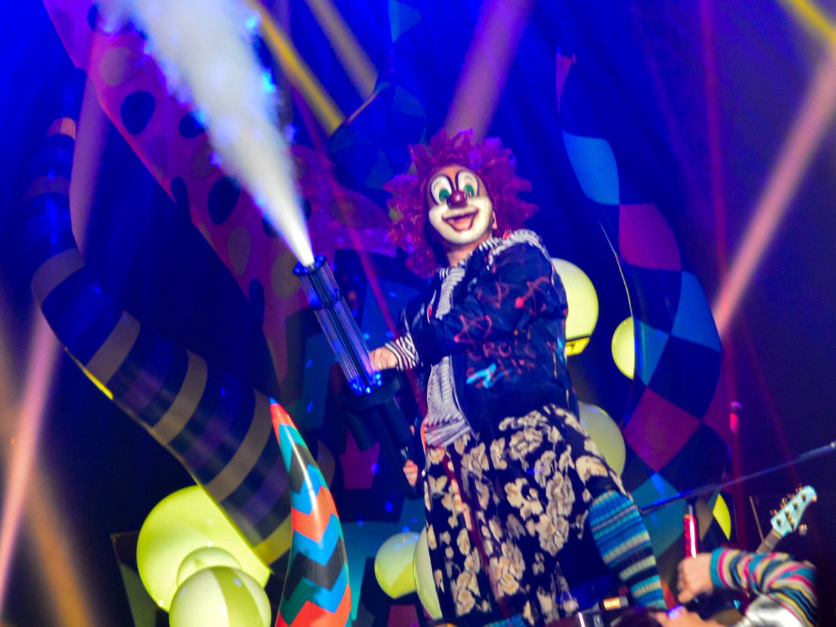 我らのラブさんお誕生日おめでとう〜！！！🤡❤️

DJしてる所も好きだけど、頭狂ったように歌ってるのも好きだし、ぶっ飛んだラジオしてるのも好き‼️

<a href="/DJLOVE_SNO/">DJ LOVE_SEKAINOOWARI</a>