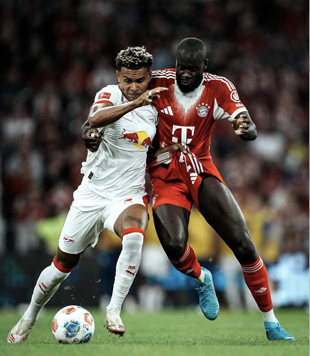 Dayot Upamecano terrorise toute les attaques adverses. Un monstre. 💪🏿🇫🇷