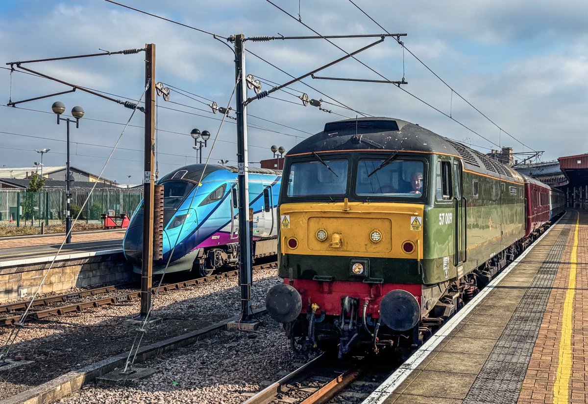 miles_chains's tweet image. West Coast Railways 1Z42, the York to Carlisle, with 57009 ‘G.J. Churchward’ up front, and 47815 ‘Great Western’ at the back. Nice to see two of the green ones out and about instead of the maroon! 
#Class47 #Duff #Class57 #Bodysnatcher #WestCoastRailways #York