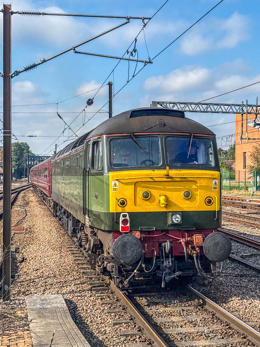 miles_chains's tweet image. West Coast Railways 1Z42, the York to Carlisle, with 57009 ‘G.J. Churchward’ up front, and 47815 ‘Great Western’ at the back. Nice to see two of the green ones out and about instead of the maroon! 
#Class47 #Duff #Class57 #Bodysnatcher #WestCoastRailways #York