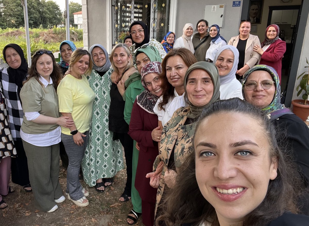 📍SAMSUN 
ÇARŞAMBA / Hasbahçe 

İl Kadın Kolları Başk. <a href="/avtugcedagdemir/">Tuğçe Dağdemir Muslu</a> ,
İl YKÜ. ve İlçe KK Başk. Ayfer Boz ile birlikte,
İlçemizin tek kadın muhtarı Sunay Kocaman Hn. ziyaret ettik. 

Bizleri büyük bir samimiyetle  karşılayan muhtarımıza ve komşularımıza çok teşekkür ediyoruz.