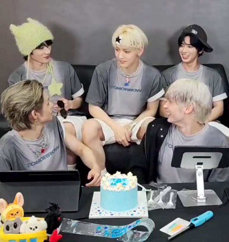 yeonbinchive's tweet photo. 😂 https://t.co/NjvhzFx04M