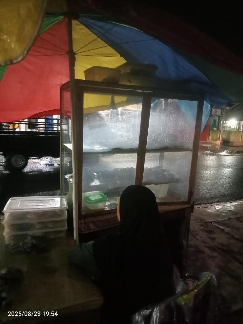 aida_pras's tweet photo. Bismillah.. Sabtu malam Minggu.. Alhamdulillah hujan mulai agak Redah..Yuk ada roti tawar kelapa kelapa keju kelapa coklat kelapa pandan coklat coklat kacang pisang coklat mocca keju mocca MESIS donat tepung donat kacang donat MESIS paha ayam roti goreng  belah MESIS 🙏🙏 https://t.co/dZ9r8krw32