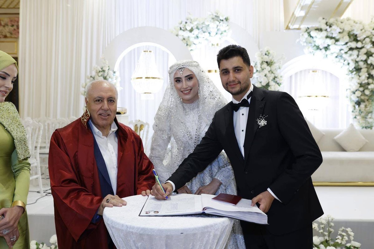 Tekin ve Mesken ailelerinin değerli evlatlarının düğünlerine katılıp genç çiftimizin nikahlarını kıydık. Allah genç ciftimizi mutlu ve mesut etsin inşallah.