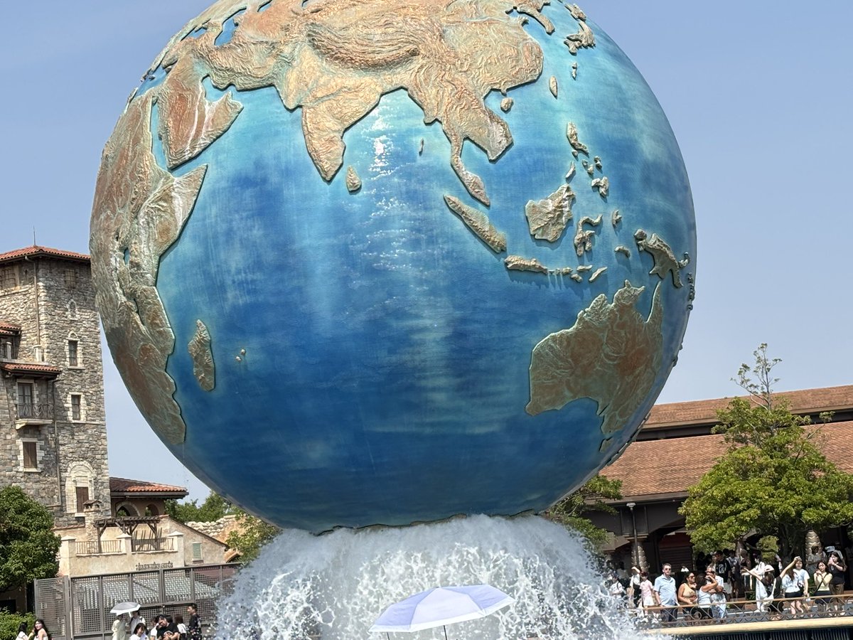 酒しばきながら沖縄尚学の試合観戦しつつセンターオブジアース待ちしてた
10年振りくらい？のディズニー楽しかった