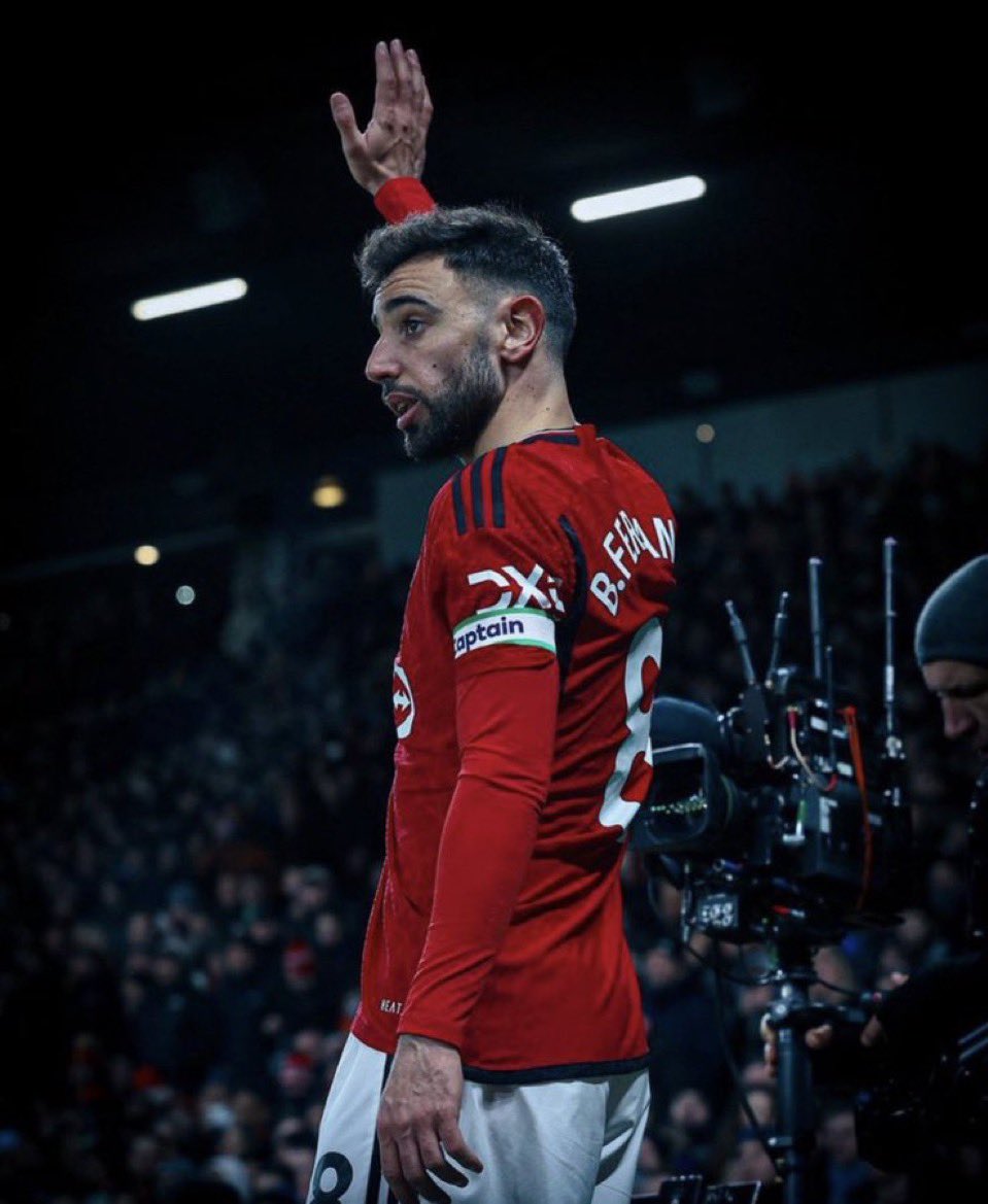 طالبوا فيه حسب المصادر يقولون اللاعب موافق يجي انا اشوف نسحب على الورع مورا ونخلص مع برونو