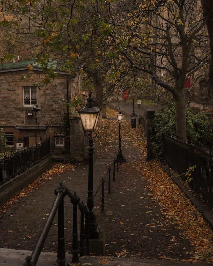 • my twitter profile 
• my lock screen
• last song 
• first pinterest photo