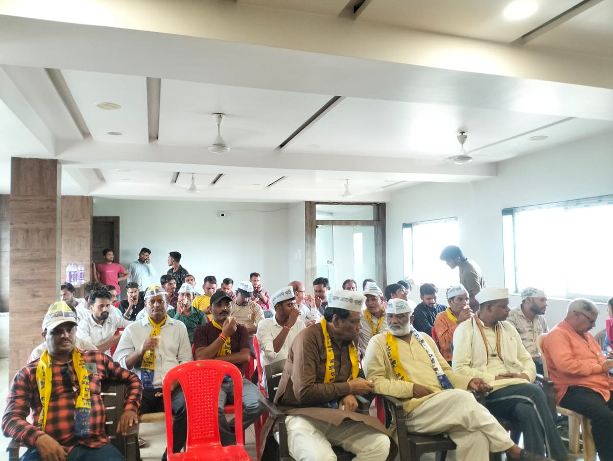 AAPJabalpur's tweet image. 📍कटनी जिला की बैठक में संगठन मंत्री @a_ramkishor लीगल विंग के अध्यक्ष केशवानंद जी जिला उपाध्यक्ष
@dinkars61981829 सह सचिव वसीम खान जी उपस्थिति में संगठन विस्तार को लेकर विस्तृत चर्चा हुई। 
@ArvindKejriwal
@JSTomarAAP
@AAPRaniAgrawal