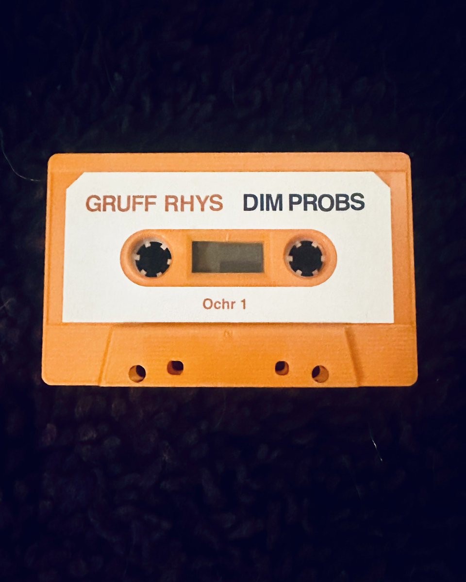 Dim Probs 12/9/25 

Yn eich siop leol neu’r ddolen - at your local record shop or:

gruff.lnk.to/DimProbs