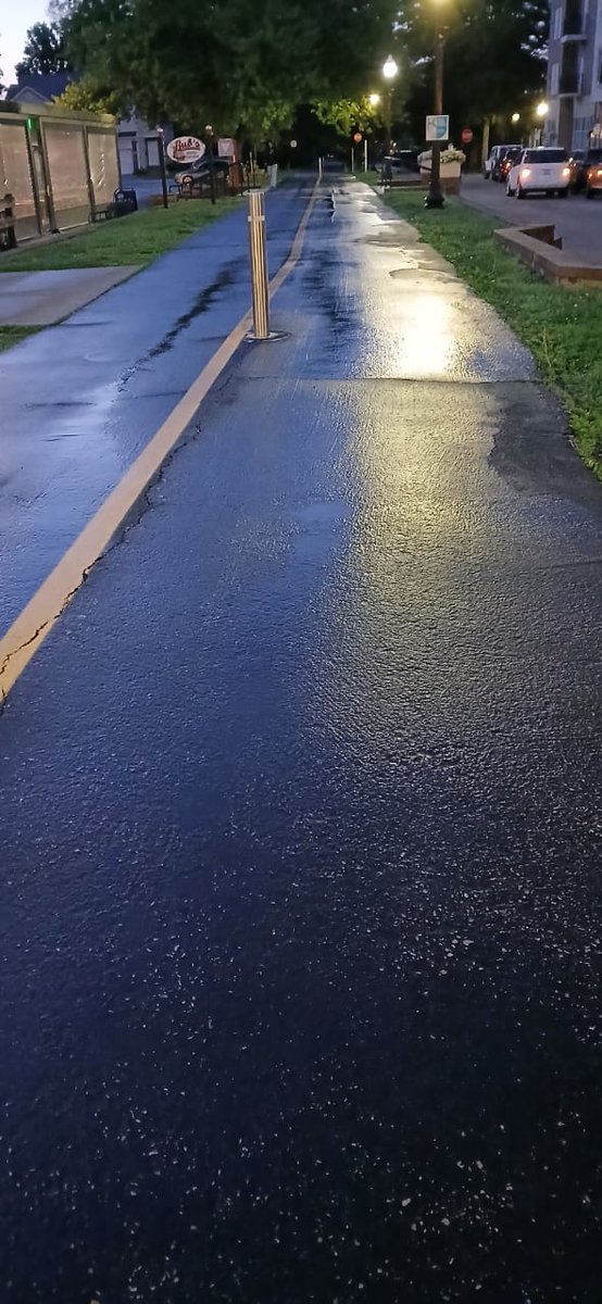 Abhi77037774's tweet image. This is known as Vikas where skies are clear blue, spotless roads, walking space, zero pollution.
@nitin_gadkari @narendramodi 
These pics are from a Tier 3 town in the USA, now compare this to our India Tier 1 cities.
#babus
#India