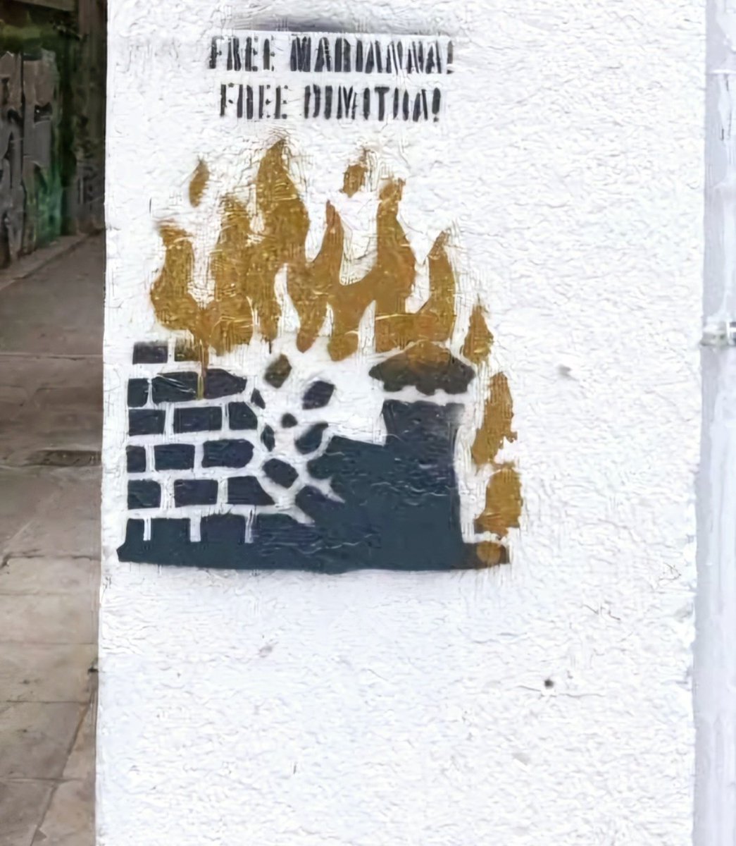 [Athens, Greece]

Stencil in support of the jailed anarchists Dimitra Z. and Marianna M.

Free Marianna !
Free Dimitra !