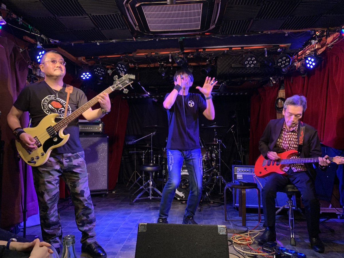 BAM 次のライヴが決まりました❣️
お時間ありましたら是非ご来場ください😎

9/20(土) 戸塚ファーストアヴェニュー
firstavenue-st.com/live

『～Saturday Scoop～』
OPEN 17:30/START 18:00
2400円(1ドリンク付)

17:30 OPEN
18:00～18:40 ノンスクウェア
18:55～19:35 BAM
19:45～20:20 西ヶ谷冬夜