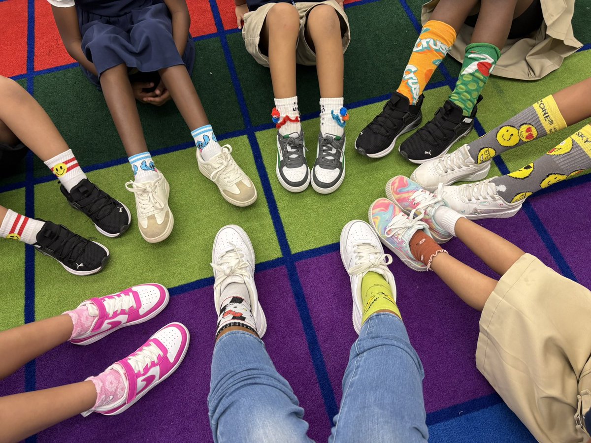 THEShawElem's tweet image. What a Shaw-some Spirit Week! 🎉 Crazy socks, wild hair, and fun hats made every day a blast. #SpiritWeek #SchoolSpirit @HCPSTNRegion1 @HillsboroughSch @CCopeland01 @ohsnapp2teach