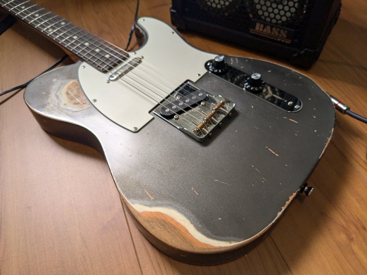 hs_solo_guitar's tweet photo. お前、結構難しいやつだな。

作ったの、おれなのに。

#テレキャスター #telecaster #チャコールフロスト #charcoalfrost #チャコールフロストメタリック #charcoalfrostmetallic #レリック #relic #自作 #自作ギター https://t.co/74eGytp61A
