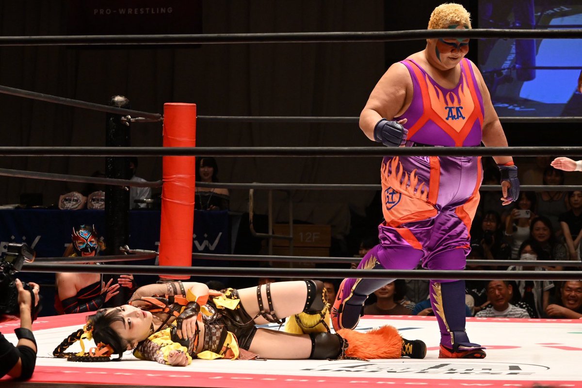 今年の夏、いちばん怖い笑顔を見た気がする。
Perhaps I was trapped in a nightmare under the blazing sun of Korakuen Hall.