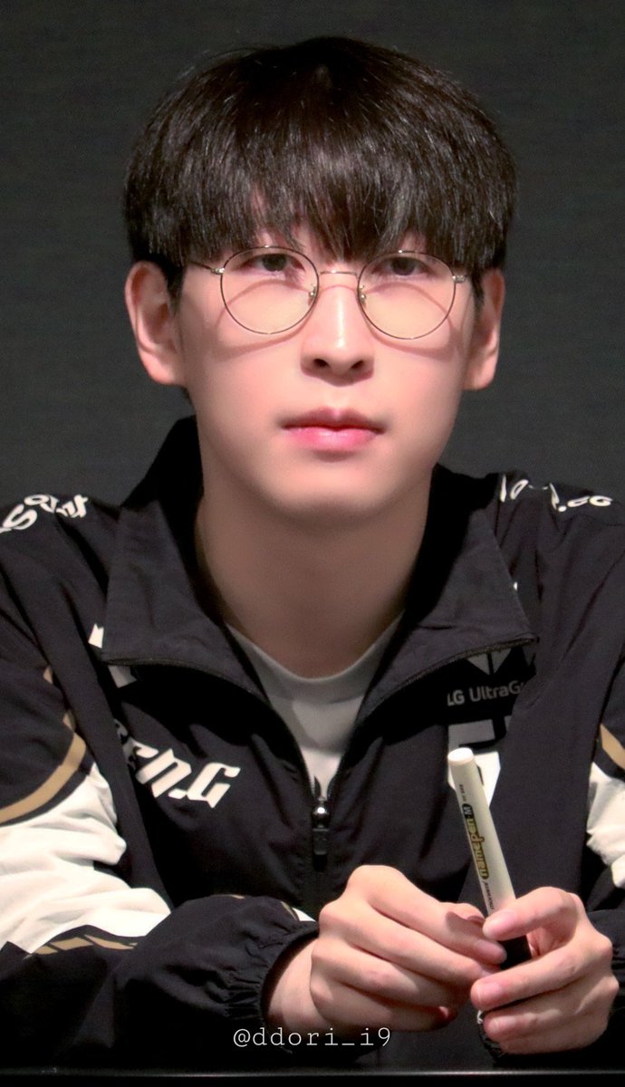ddori_i9's tweet photo. 뭐 만든다고 편집했는데 
쪼금 괜찮게 나온거 같아서 슬쩍 올려보는 듀로..
250803
#Duro #듀로 #geng https://t.co/vKsS4PQDbg