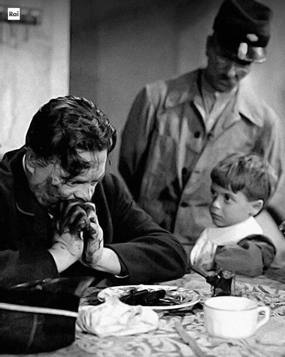 Alle 21:10 “Mio figlio professore” di Renato Castellani con Aldo Fabrizi, Giorgio De Lullo, Mario Pisu | Orazio Belli, bidello, dopo la morte della moglie, cresce da solo il suo unico figlio, coltivando il sogno che un giorno possa diventare professore