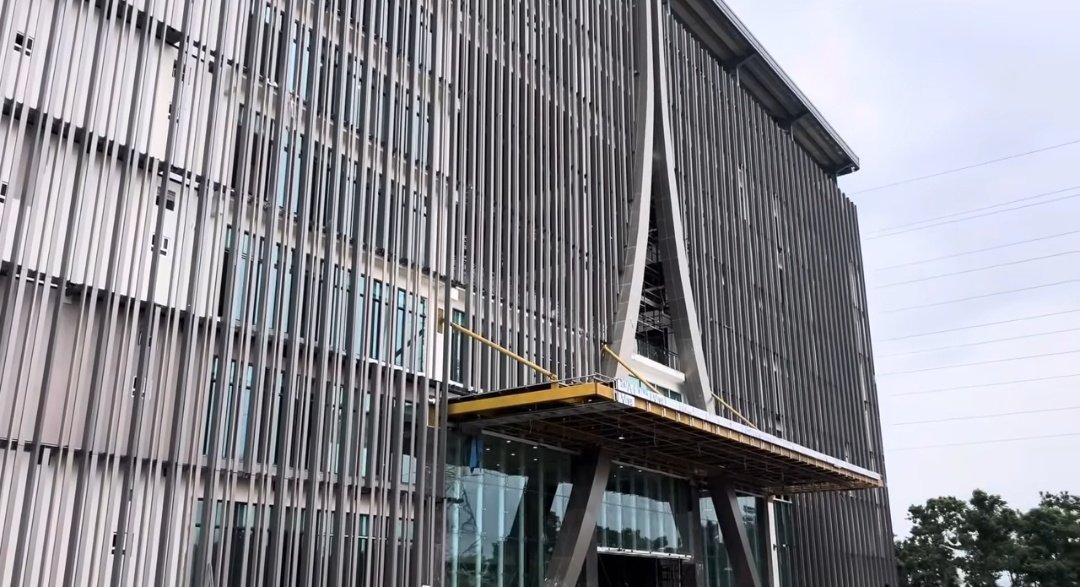 TEAM_CBN1's tweet image. త్వరగా పూర్తి చేస్తున్న AP CRDA భవనం.. ఇప్పటికే 90% పూర్తి అయిన భవన నిర్మాణం..

సెప్టెంబర్ మొదటి వారం లేదా రెండవ వారం లో సీఎం చంద్రబాబు నాయుడు గారి చేతుల మీదుగా ప్రారంభోత్సవం చేయనున్నారు 

#ChandrababuNaidu #APCRDA