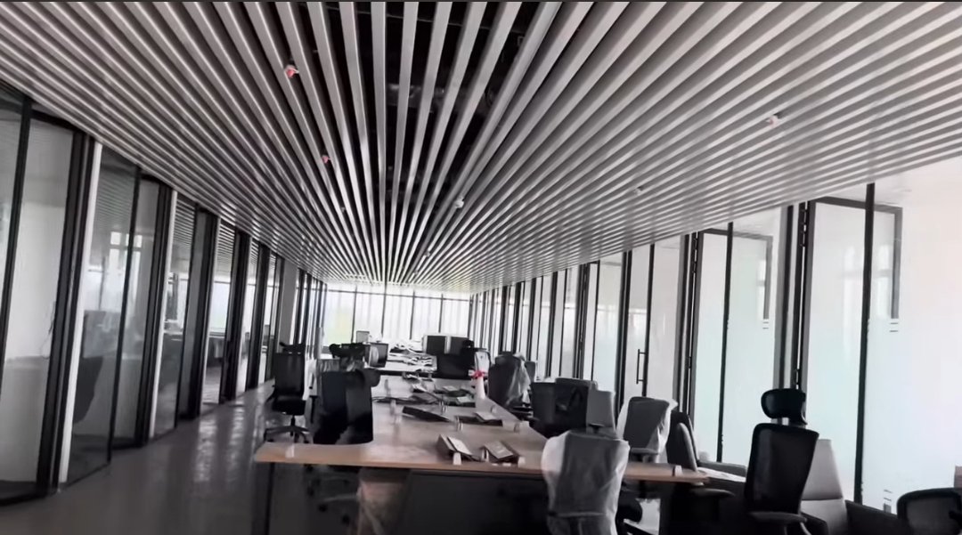 TEAM_CBN1's tweet image. త్వరగా పూర్తి చేస్తున్న AP CRDA భవనం.. ఇప్పటికే 90% పూర్తి అయిన భవన నిర్మాణం..

సెప్టెంబర్ మొదటి వారం లేదా రెండవ వారం లో సీఎం చంద్రబాబు నాయుడు గారి చేతుల మీదుగా ప్రారంభోత్సవం చేయనున్నారు 

#ChandrababuNaidu #APCRDA