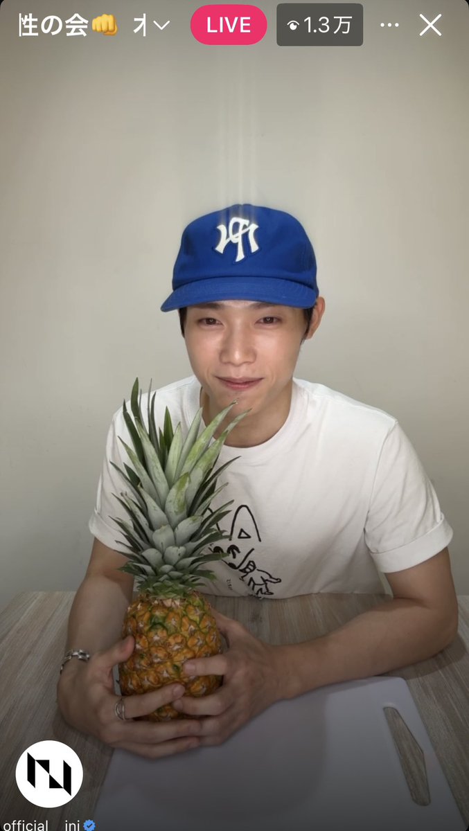 yoilwoo's tweet image. 柾哉くん パイナップル切り方教室🍍ありがとう😆
キャップ🧢からずっとビーム出してたり話し方が可愛かったり幸せな時間だったよ！ありがとう💛

#INI @official__INI 
#INInstagram
#木村柾哉