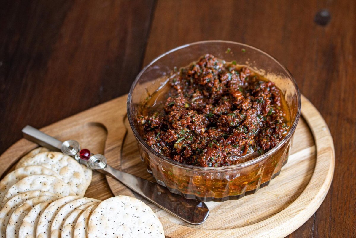 giangiskitchen's tweet photo. 🎉 Get ready for fall with this delightful sun-dried tomato tapenade! Perfect for your cozy gatherings and holiday appetizers! 🥖✨
https://t.co/P5fAdTCvP5
#recipes #food #foodie #cooking #foodblogger #recipeshare #FallFlavors #appetizers #FrenchRecipe #AffordableGourmet https://t.co/bWm7HazvzT