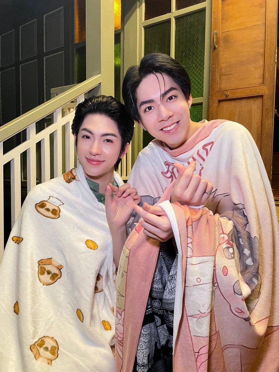 LoveUponaTimeTH's tweet photo. ภพเธอ Love Upon a Time Series 🕰 

คุณแก้ว แลคุณเกล้า ในยามฟ้ามืดเยี่ยงนี้ก็ยังน่ารักสมเป็นยาใจของบ่าวยิ่งนักนะขอรับ วันนี้บ่าวมีแรงทำงานได้ เพราะท่านทั้งสองคนเลยหนาขอรับ 🥰

Love Upon a Time Q7   
#ภพเธอQ7 https://t.co/jZcyk2e2CY
