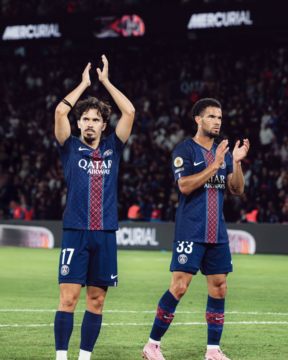 vitinha's tweet photo. De retour chez nous ❤️💙 https://t.co/vx54R8cBxe