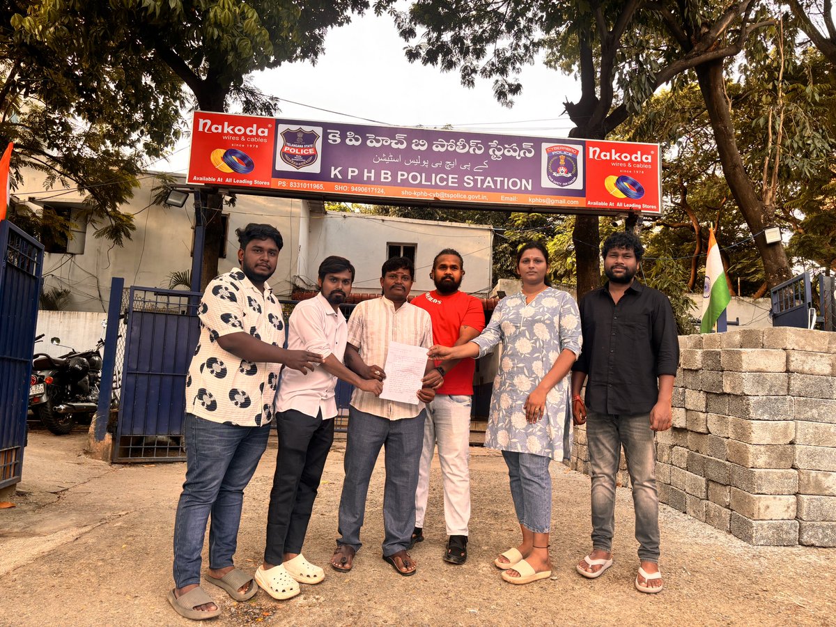 murali_ntr_'s tweet photo. అనంతపురం
 MLA @PrasadDOfficial  మీద , హైదరాబాద్ కూకట్పల్లి ఎన్టీఆర్ ఫ్యాన్స్
కూకట్పల్లి kphb పోలీస్ స్టేషన్లో కంప్లైంట్ నమోదు చేయడం జరిగింది !! 🙏
#SuspendMLADaggubatiPrasad https://t.co/dooroCnxNW
