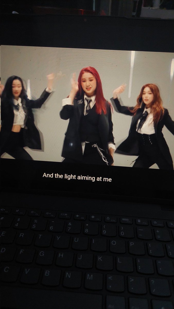 Ahn MET EXID 👆🏻 tweet media
