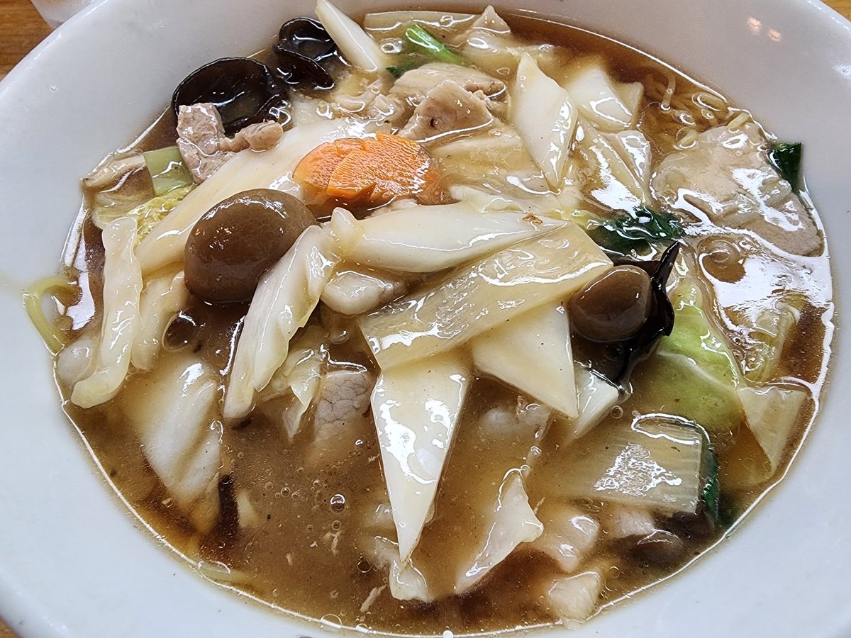 ode10265new's tweet photo. #正龍@千葉県館山市
《肉そば》

うまゃー🍥🍥🍥🤩
地元で��気の町中華店❗混んでますねー☺
🍺飲んだ後の〆ラーメンに🤣、
野菜🥬🥕肉🥩の旨味満点スープ🍜、
胃腸に染みますねー‼️
美味しく腹パン🌟ご馳走さまでした！🤗

#千葉県　#館山市　#ラーメン　#つけ麺 https://t.co/5nU43WWc5d