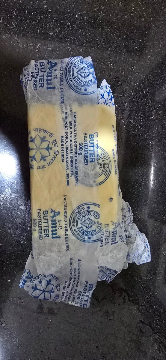 anmol1788's tweet photo. @amulcares @Amul_Coop pfa pictures of the product. The product feels like margarine. Its not the usual salted butter taste and texture is different. The product is dirty also as evident from pics. https://t.co/pLlzZXQG9a