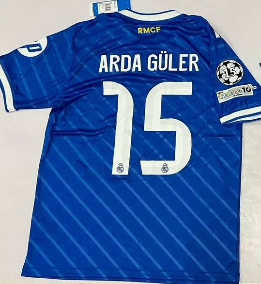 AdriRM33's tweet image. 🚨 SORTEO INTERNACIONAL 🚨

🤍 Si el Real Madrid gana mañana vamos a sortear esta camiseta de Arda Güler entre uno de los que den RT a este tweet y nos sigan a mí y @Ctinfo_17 🤍

*OPCIONAL* 
Mencionar a un amigo (doble participación