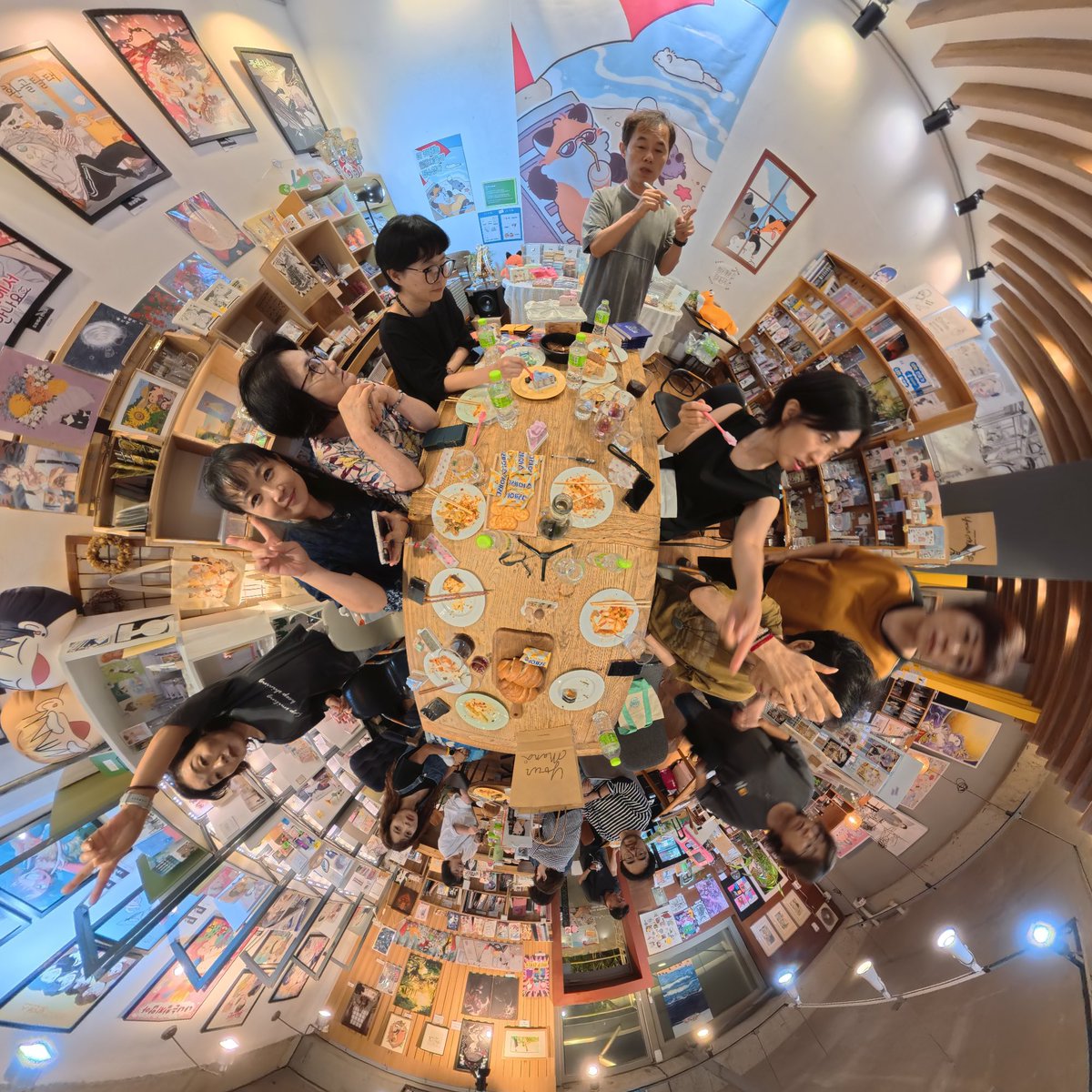 어제의 파티. 갖고 싶은 카메라가 생겼다. #박사물욕