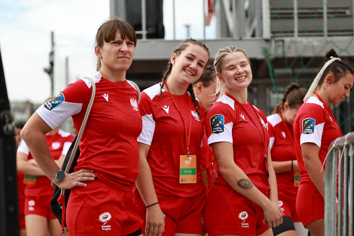 JaKuba87's tweet photo. W Kiszyniowie rozpoczęły się też ME kobiet w rugby na plaży. Polki w pierwszym meczu pokonał Rumunię, w drugim zremisowały z Mołdawią. Dziś 16:17 starcie z Estonia, jutro mecze z Bułgarią i Ukrainą. Wszystko do obejrzenia na kanale Rugby Europe na YT #RugbyPL https://t.co/N32Q8JPFY8