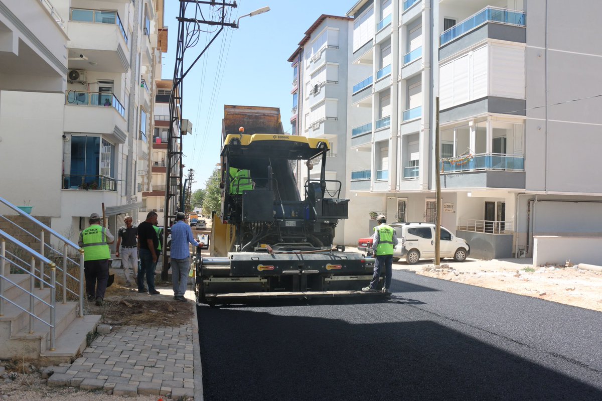 📍 CENGİZ TOPEL MAHALLEMİZDE SICAK ASFALT ÇALIŞMALARINA BAŞLADIK

Belediye Başkanımız Sayın Av. Haydar İKİZER’in talimatlarıyla, Fen İşleri Müdürlüğü ekiplerimiz tarafından Cengiz Topel Mahallesi 6. Caddede sıcak asfalt serim çalışmaları tüm hızıyla sürüyor.