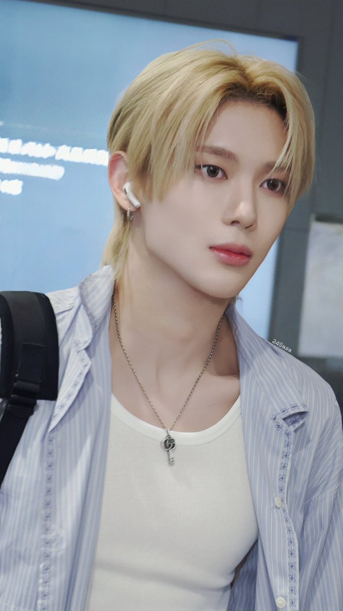 어제자 쿨톤 스타일링 착붙인 남돌 공항사진 | 인스티즈