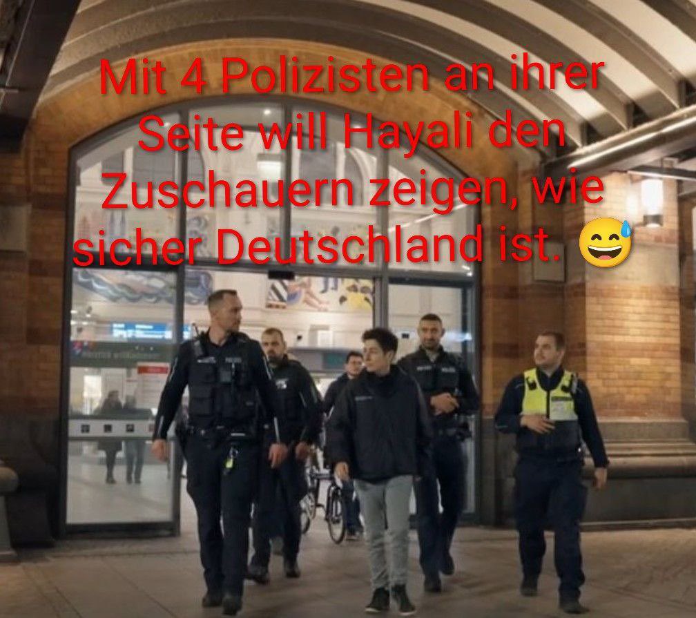 Mit 4 Polizisten an ihrer Seite……